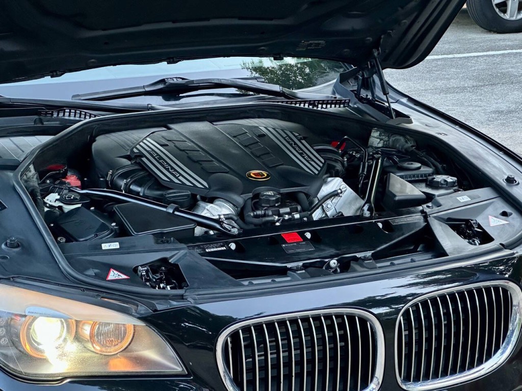 2012 BMW 7 Series Image 45