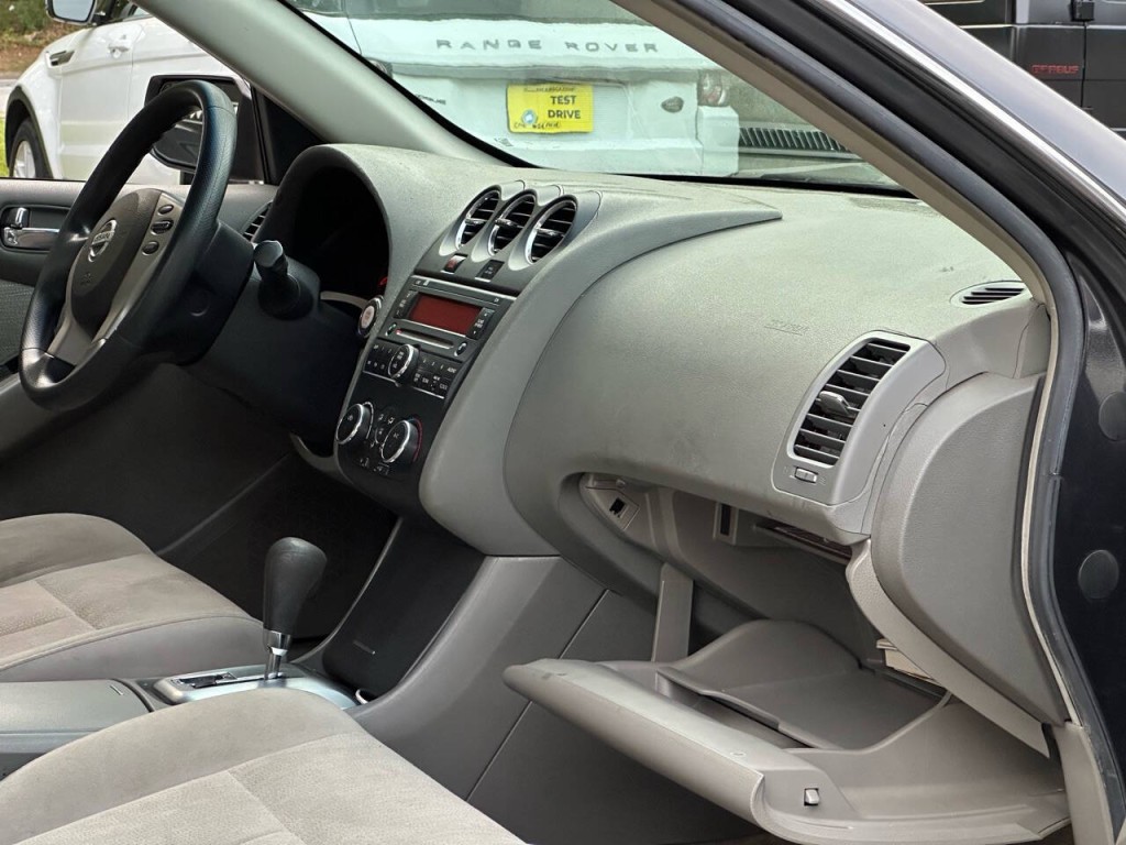 2010 Nissan Altima Image 8