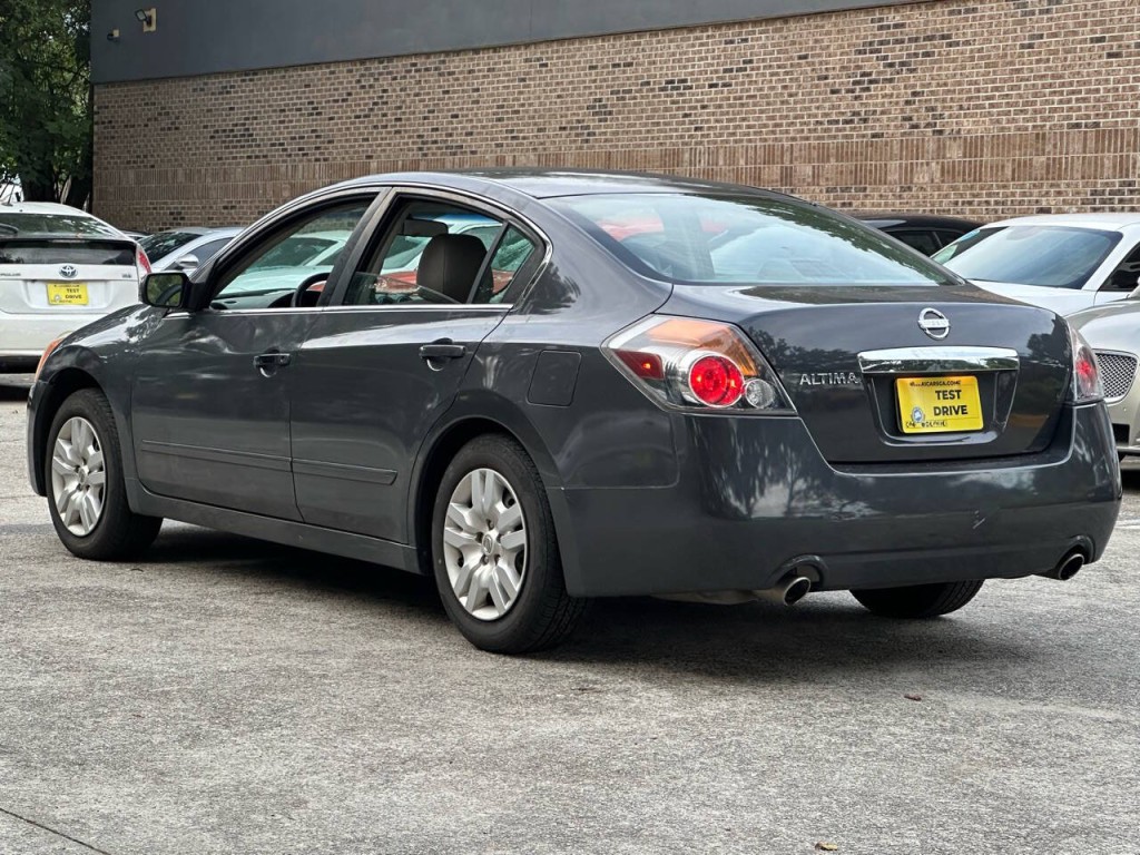 2010 Nissan Altima Image 10