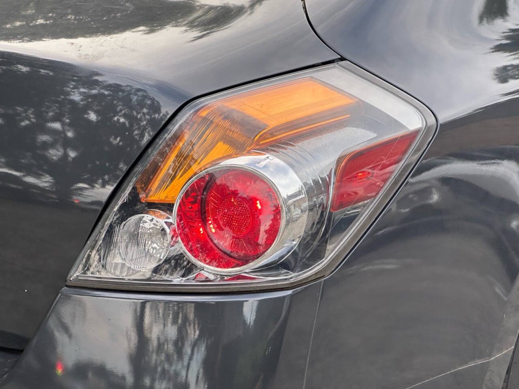2010 Nissan Altima Image 16