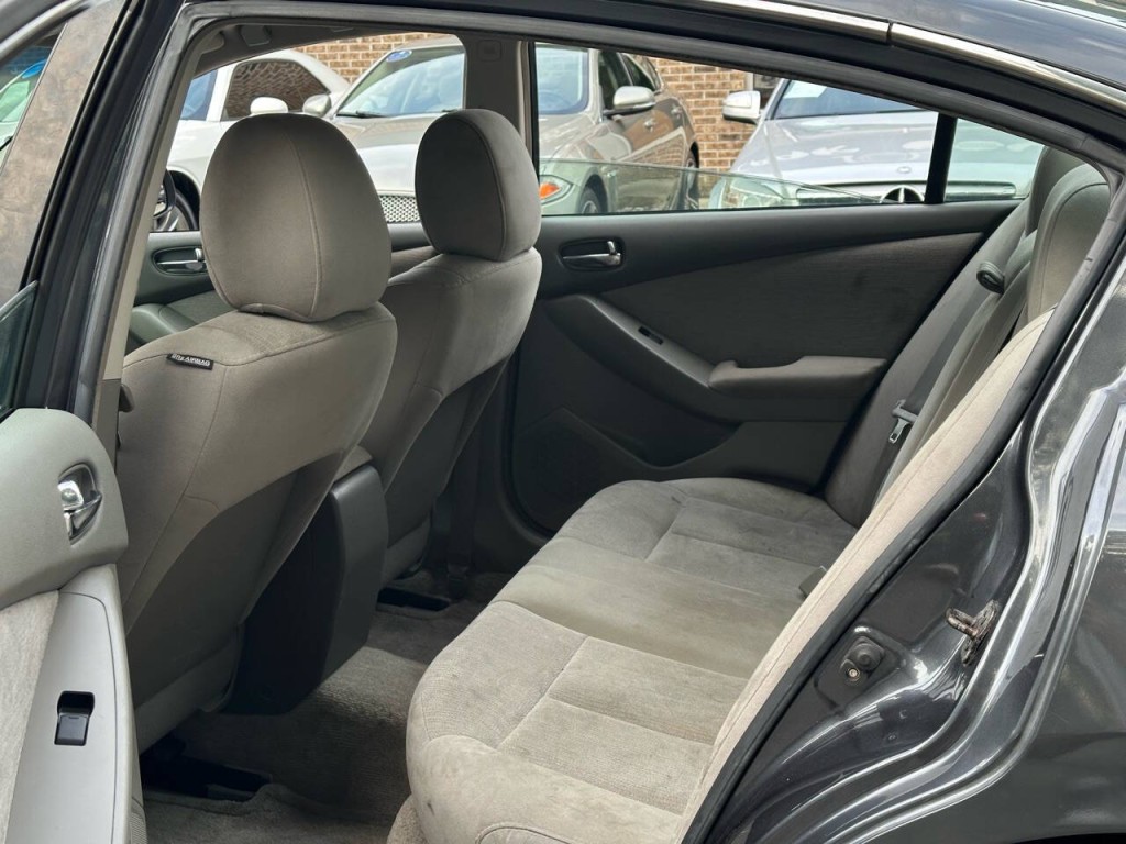 2010 Nissan Altima Image 18