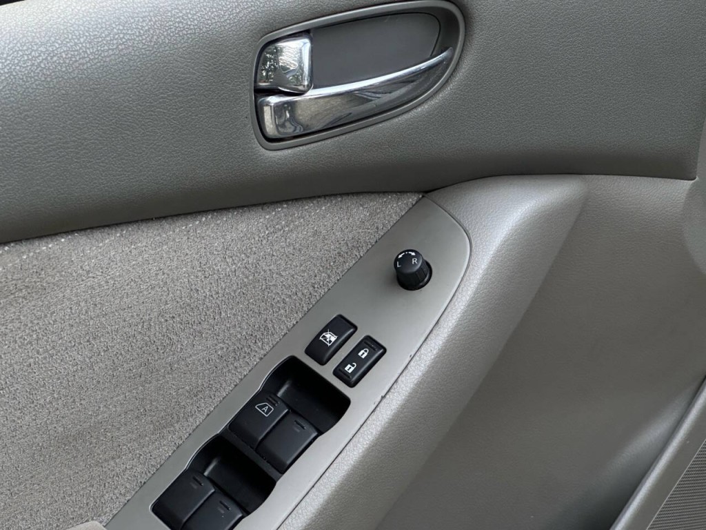 2010 Nissan Altima Image 30