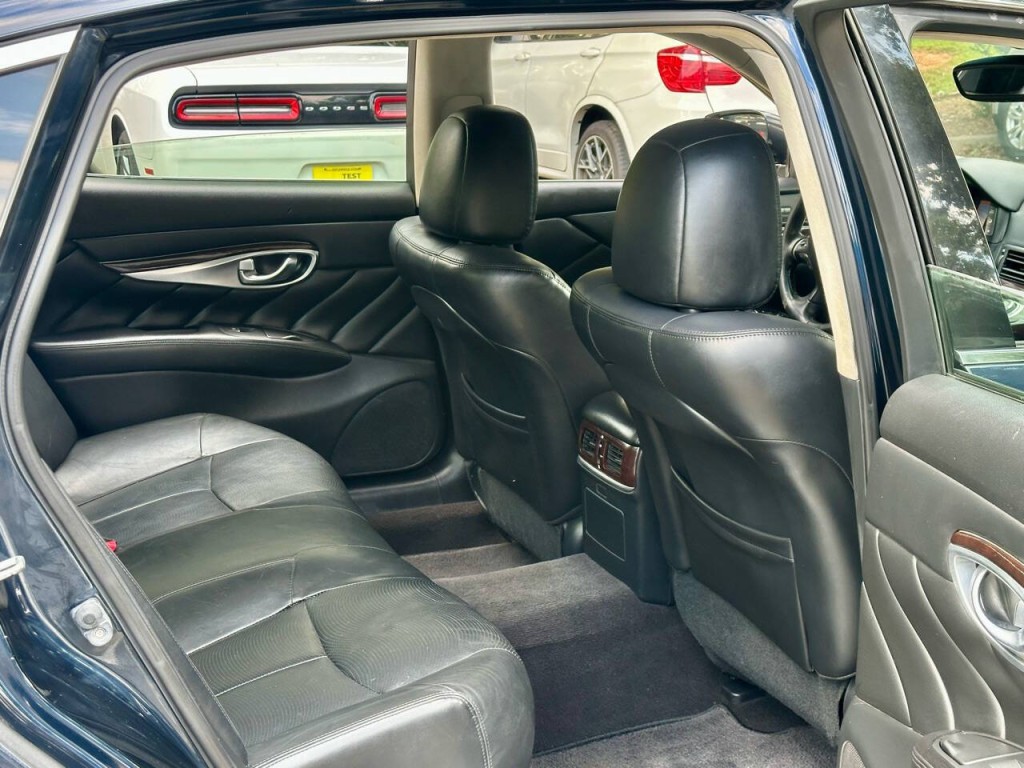 2016 INFINITI Q70 Image 4