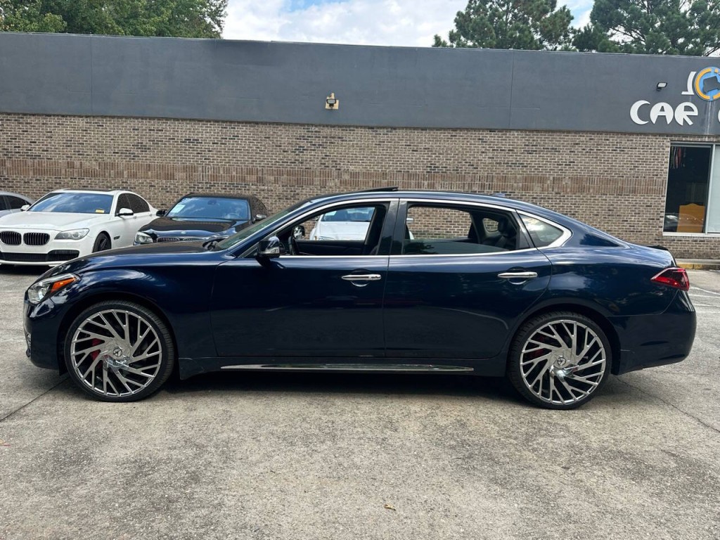 2016 INFINITI Q70 Image 7