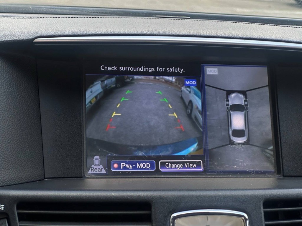 2016 INFINITI Q70 Image 11