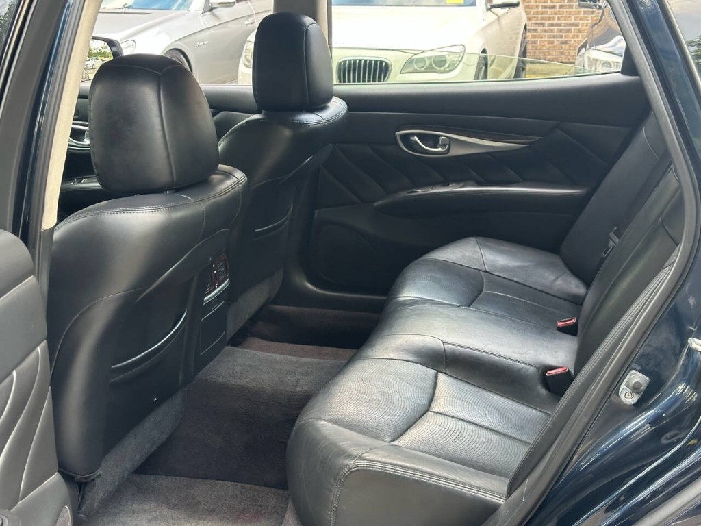 2016 INFINITI Q70 Image 14
