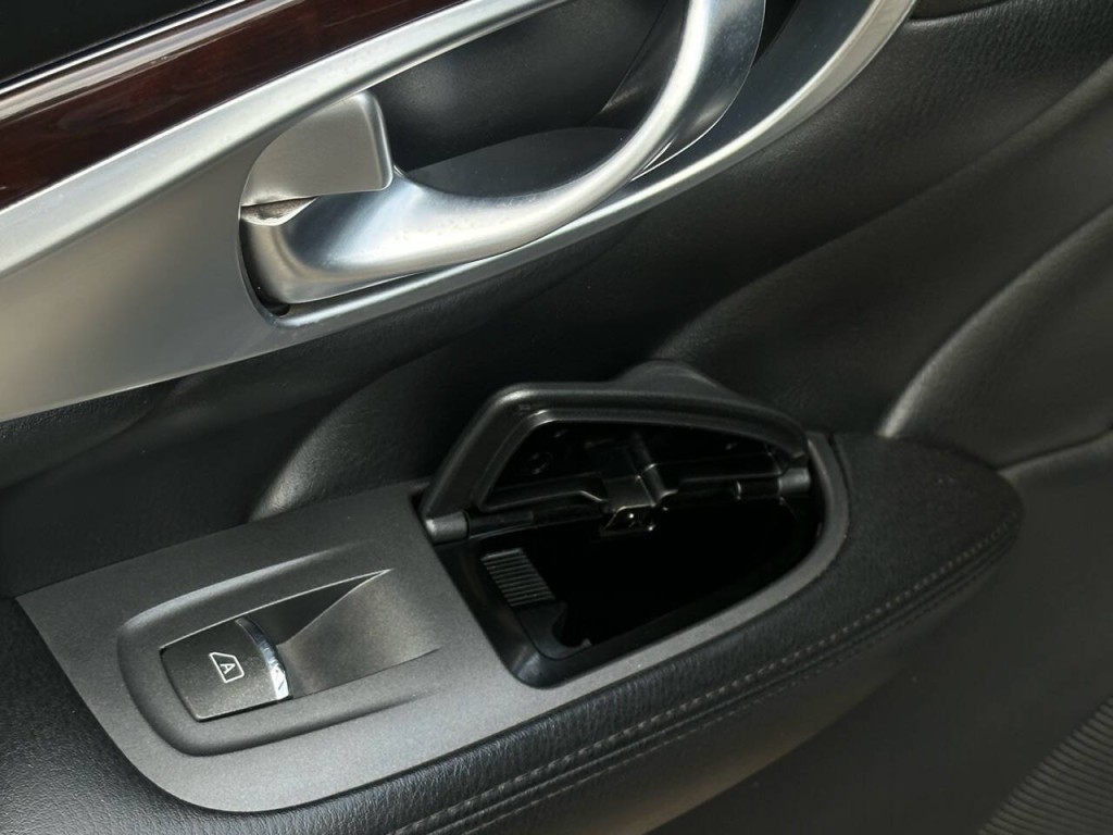 2016 INFINITI Q70 Image 15