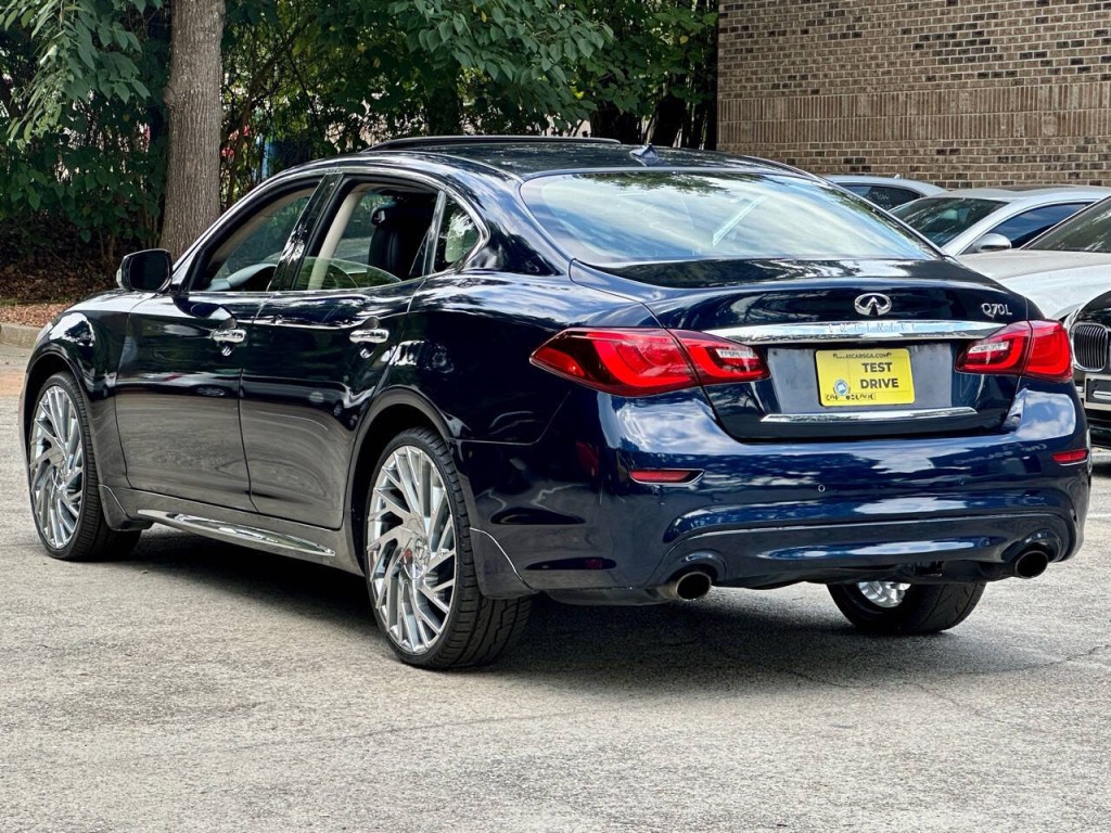 2016 INFINITI Q70 Image 31