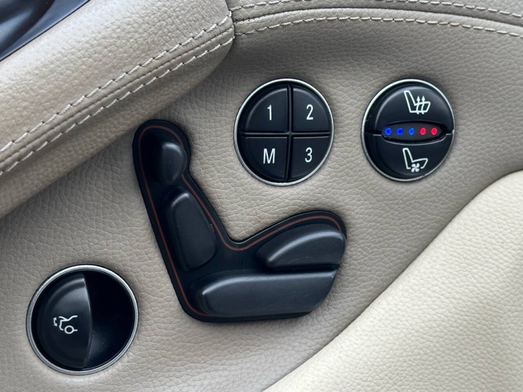 2007 Mercedes-Benz SL-Class Image 28