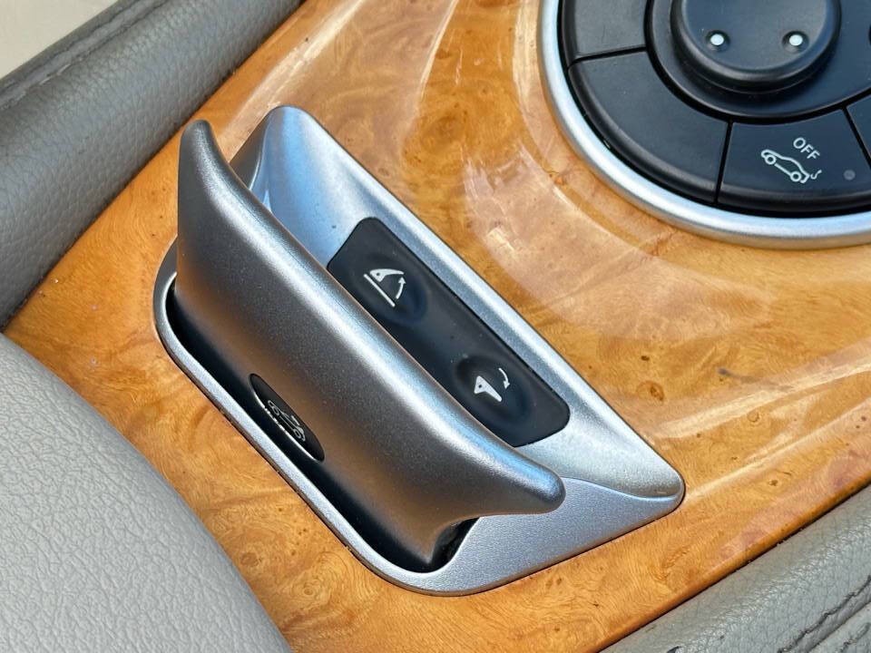 2007 Mercedes-Benz SL-Class Image 9