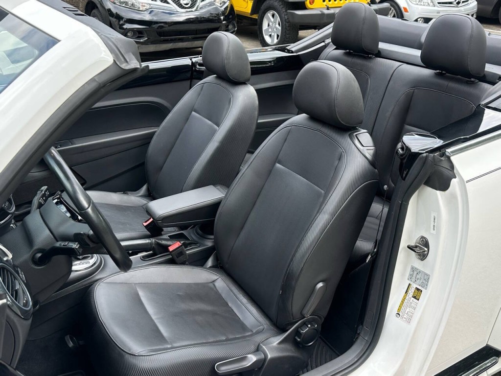 2013 Volkswagen Beetle Image 3
