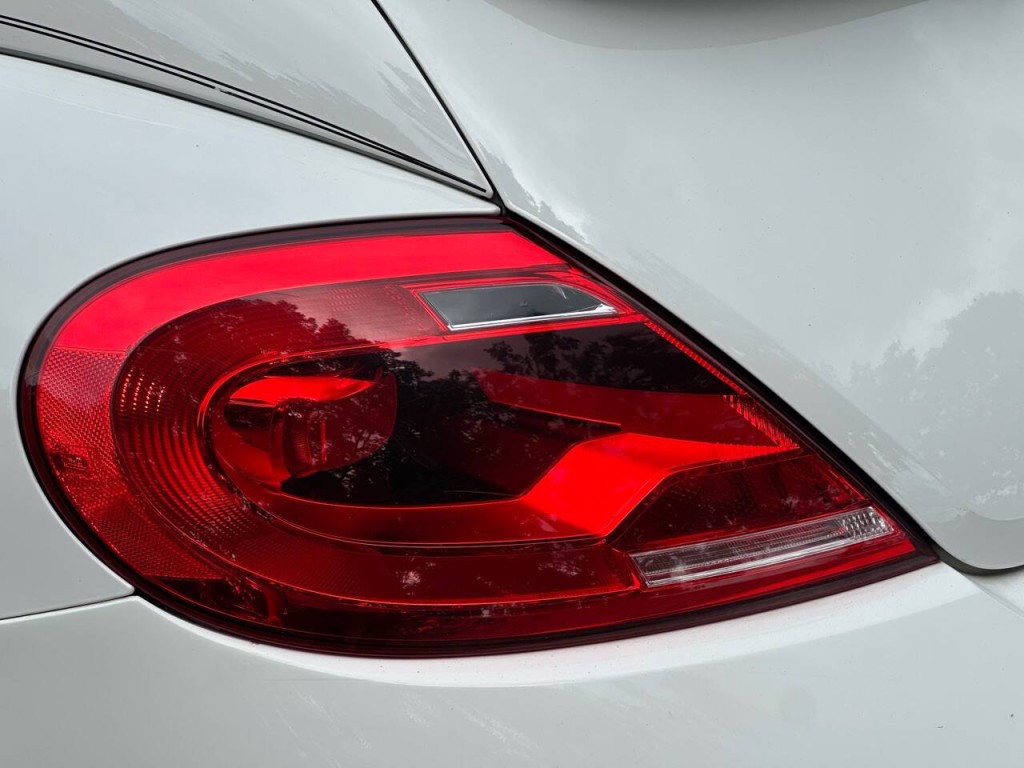 2013 Volkswagen Beetle Image 8