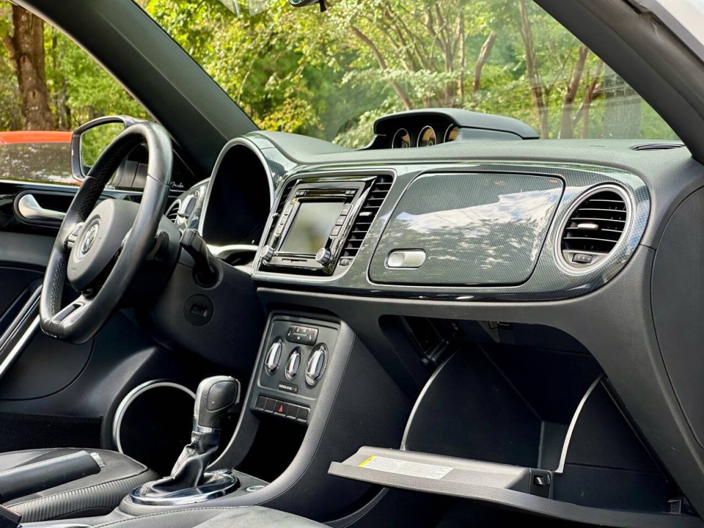 2013 Volkswagen Beetle Image 12