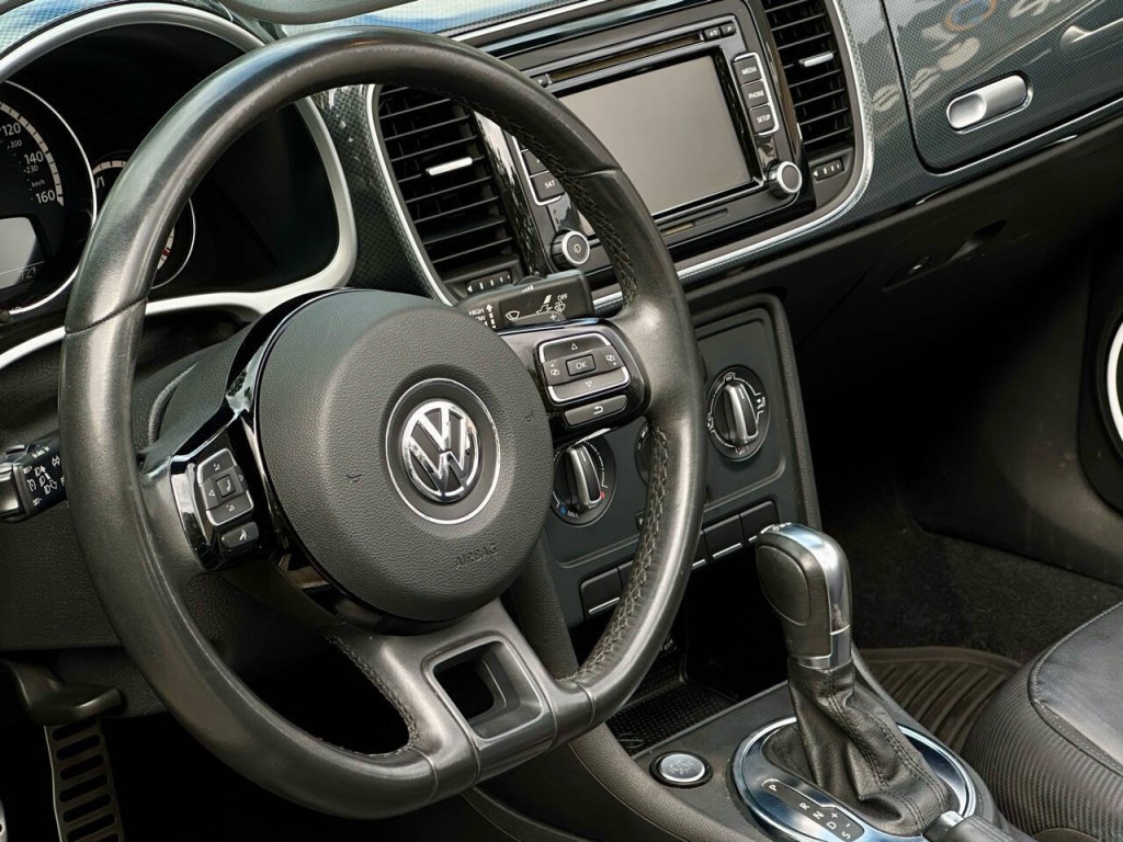 2013 Volkswagen Beetle Image 13