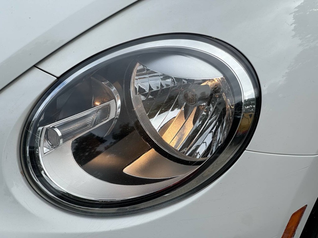 2013 Volkswagen Beetle Image 18