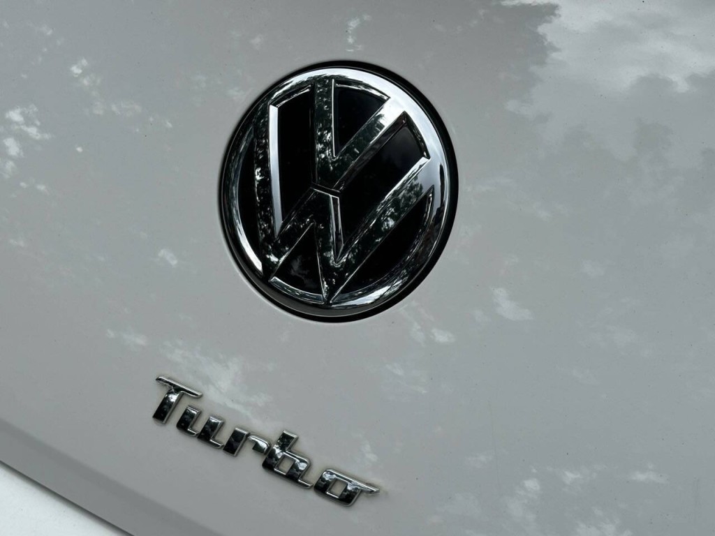 2013 Volkswagen Beetle Image 19