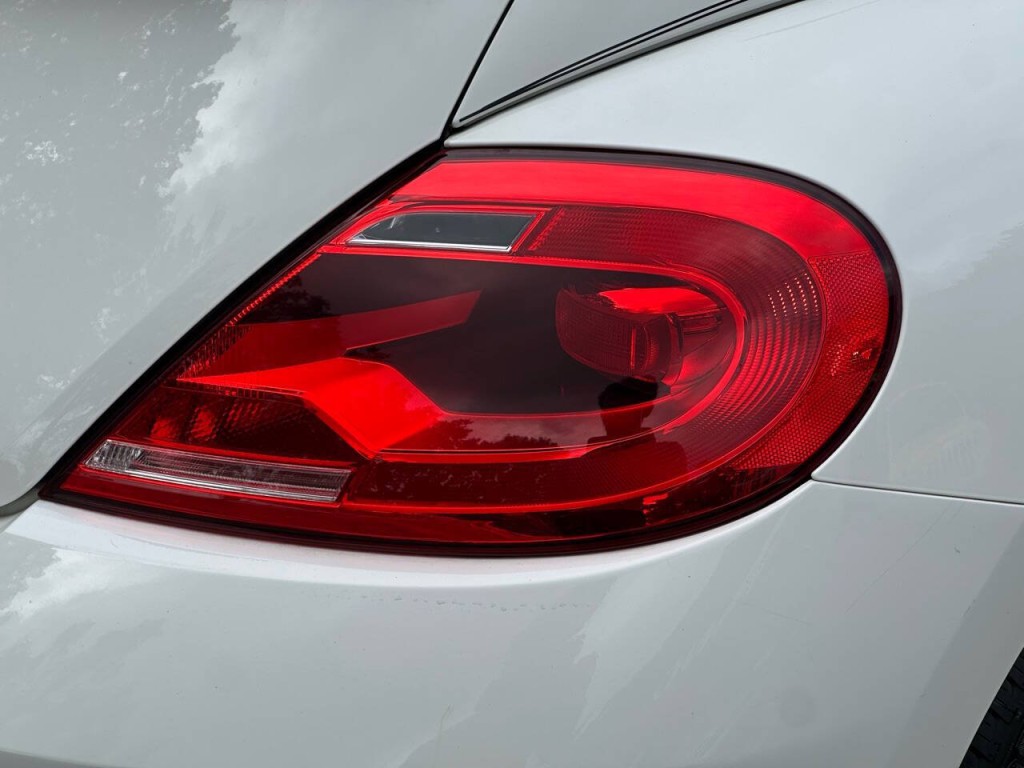 2013 Volkswagen Beetle Image 21