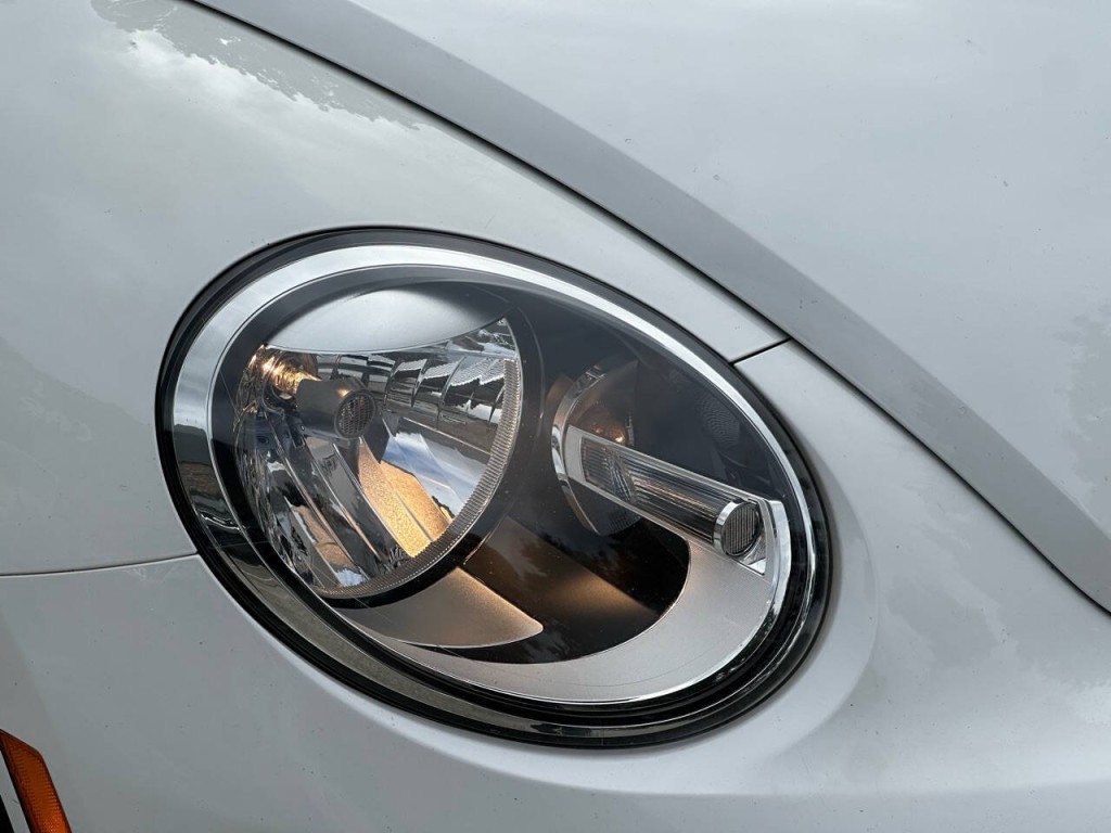 2013 Volkswagen Beetle Image 22