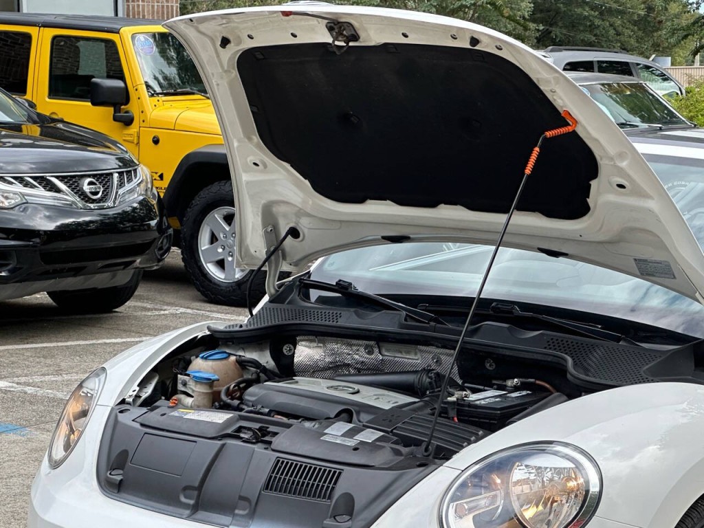 2013 Volkswagen Beetle Image 23