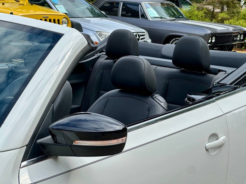 2013 Volkswagen Beetle Image 26
