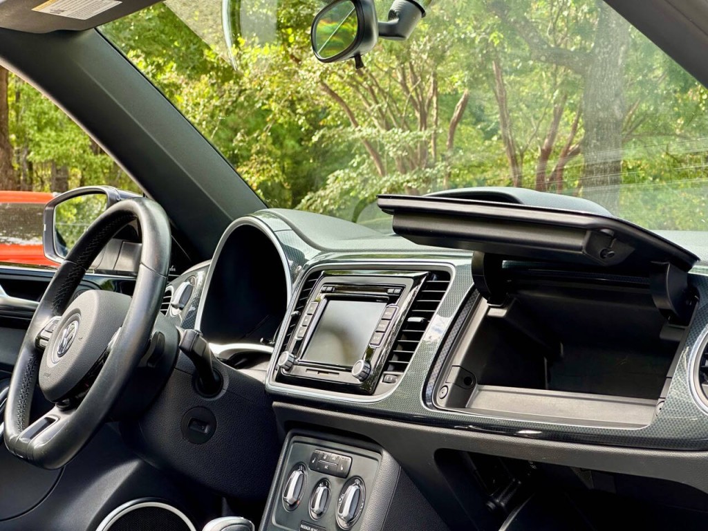 2013 Volkswagen Beetle Image 27