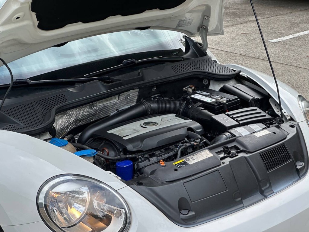 2013 Volkswagen Beetle Image 35