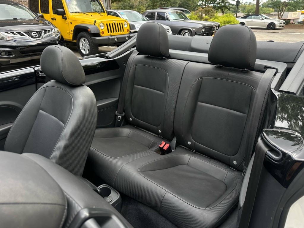 2013 Volkswagen Beetle Image 37