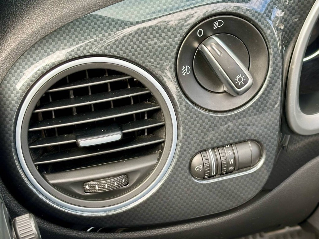 2013 Volkswagen Beetle Image 39