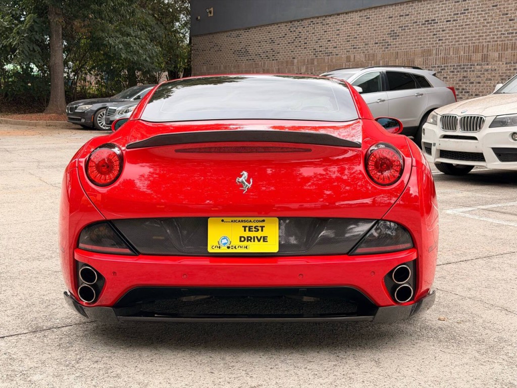 2010 Ferrari California Image 3