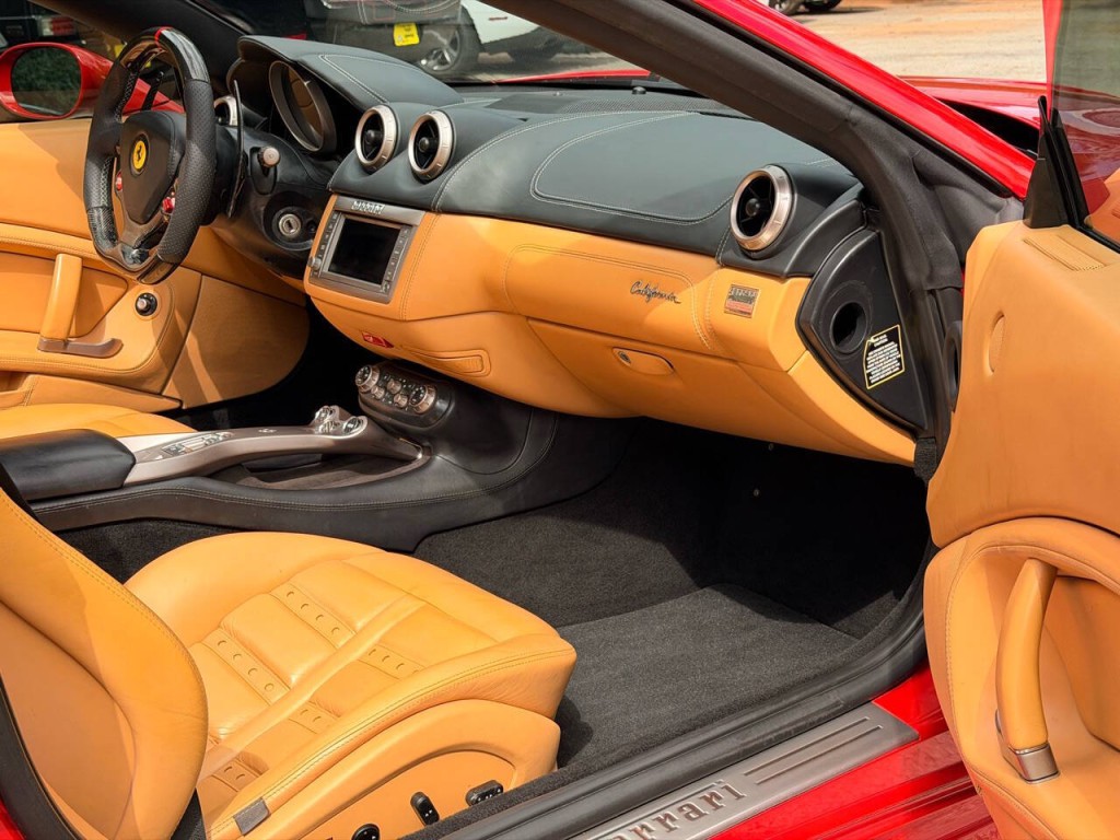 2010 Ferrari California Image 7