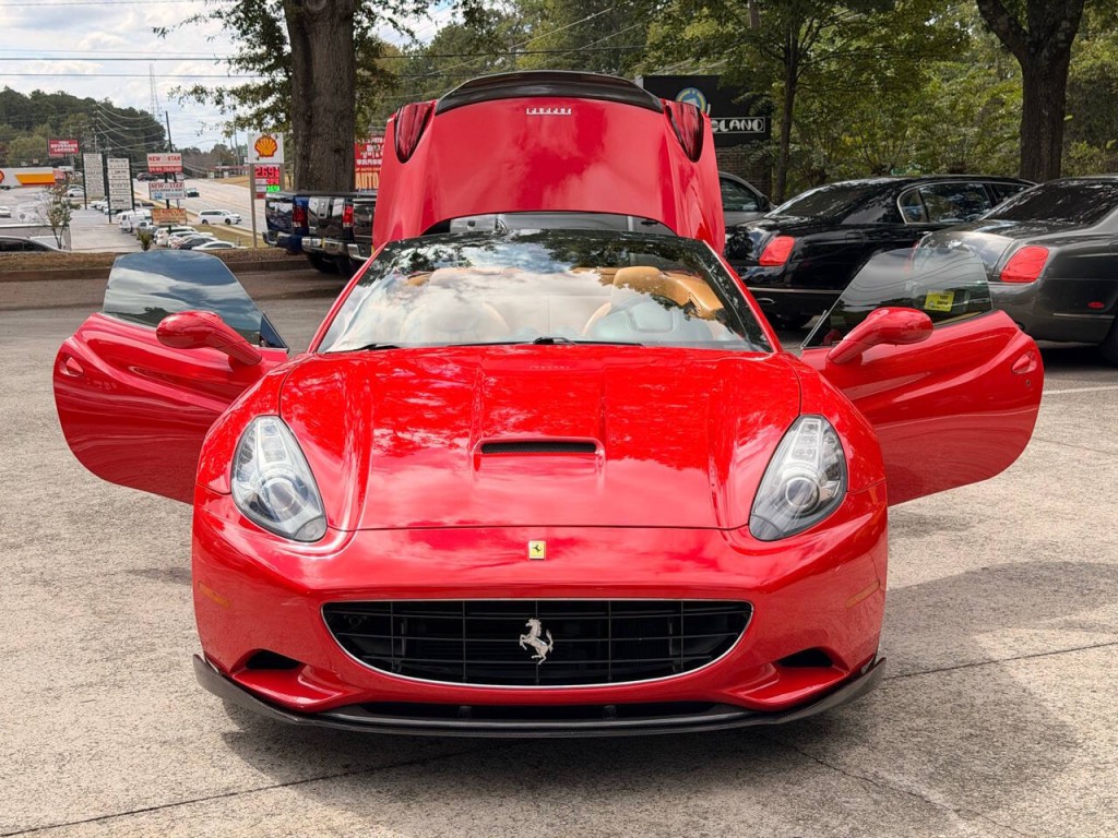 2010 Ferrari California Image 8