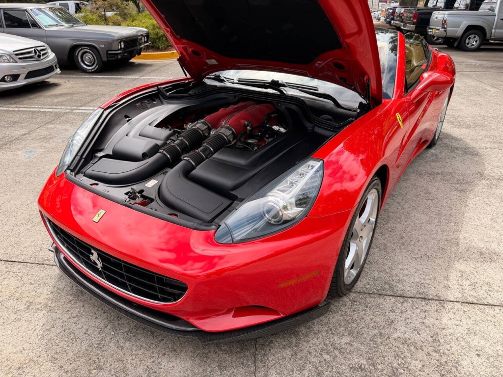 2010 Ferrari California Image 11