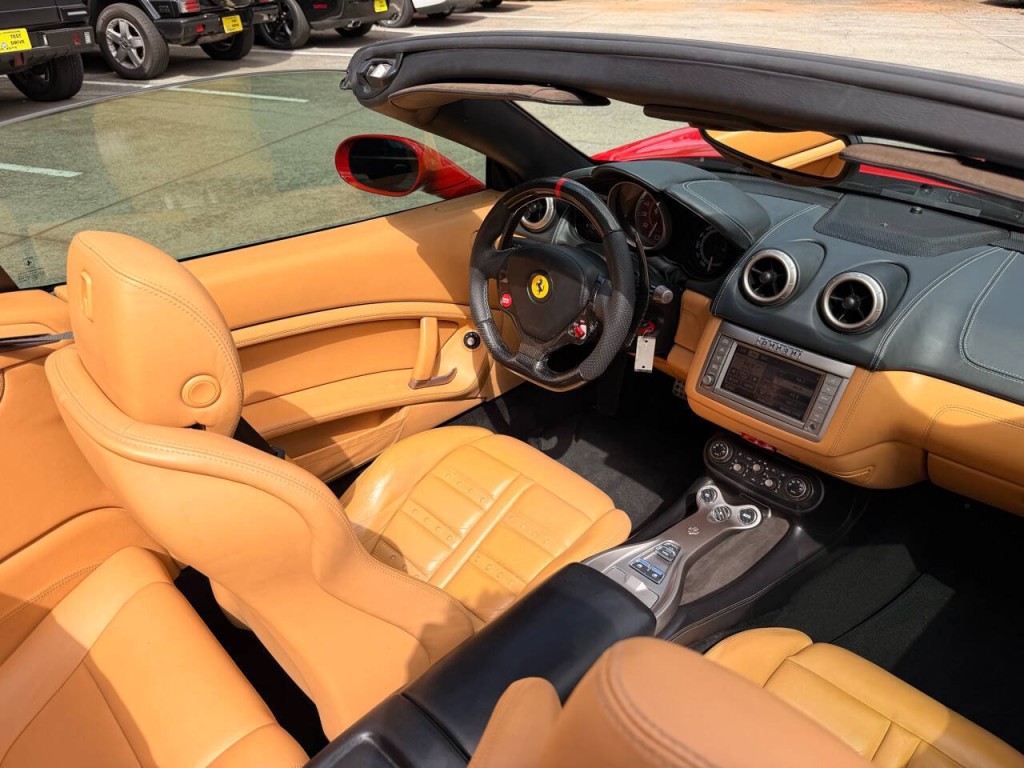 2010 Ferrari California Image 12