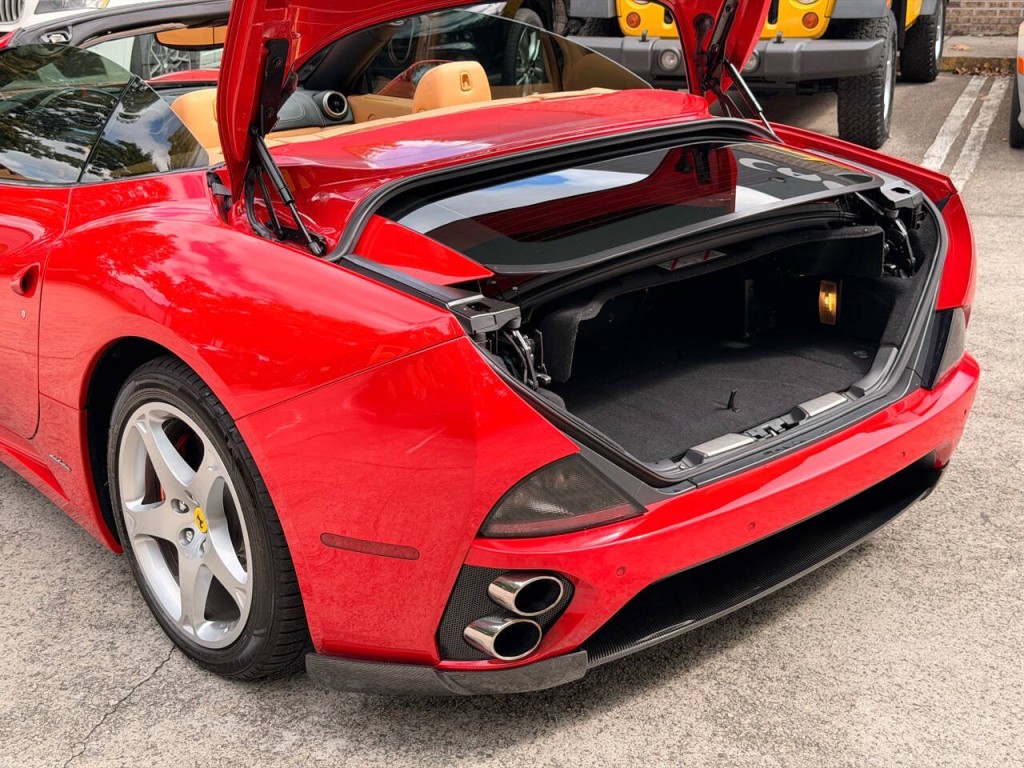 2010 Ferrari California Image 24