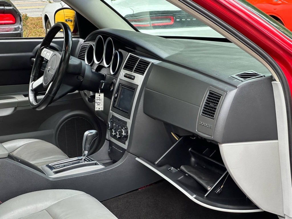 2006 Dodge Charger Image 18