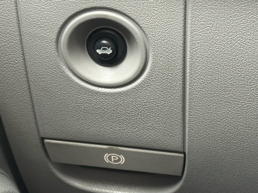 2006 Dodge Charger Image 32