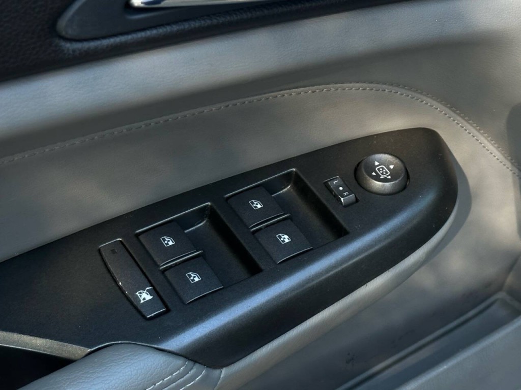 2012 Cadillac SRX Image 15