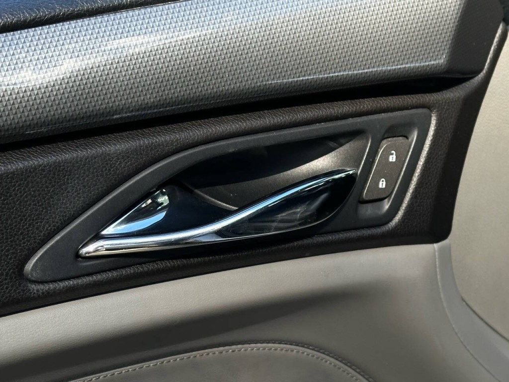 2012 Cadillac SRX Image 18