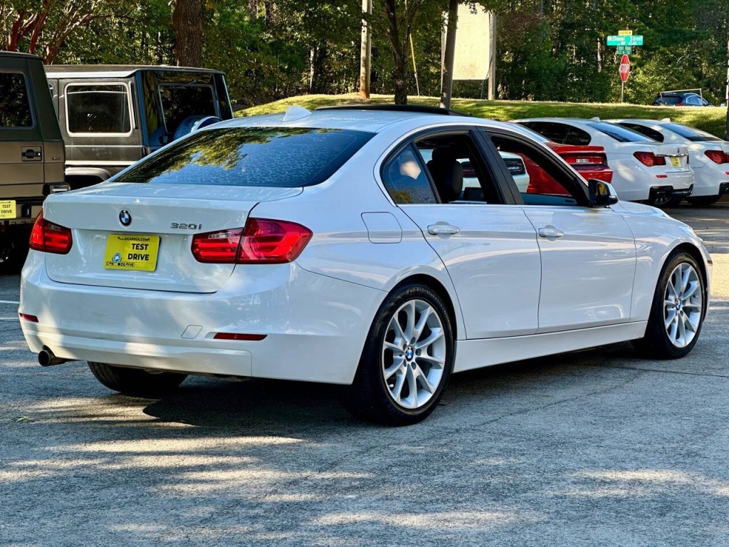 2015 BMW 3 Series Image 9