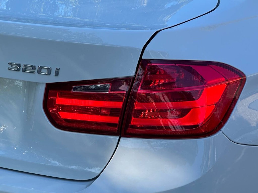 2015 BMW 3 Series Image 18