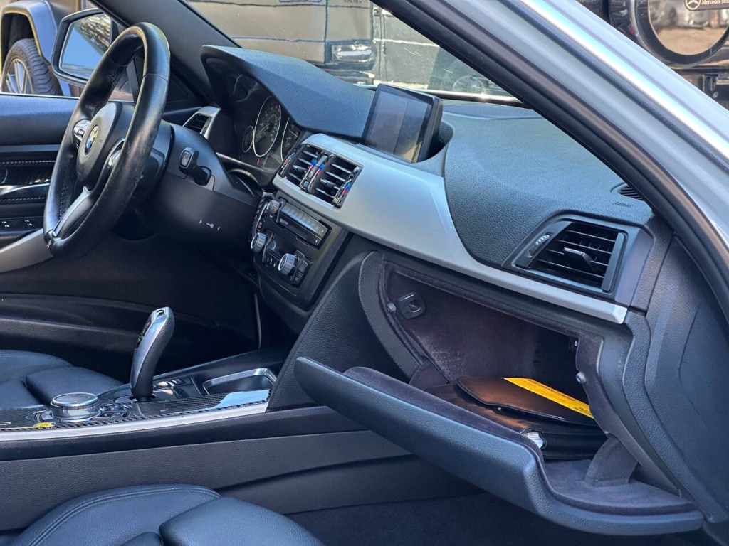 2015 BMW 3 Series Image 28