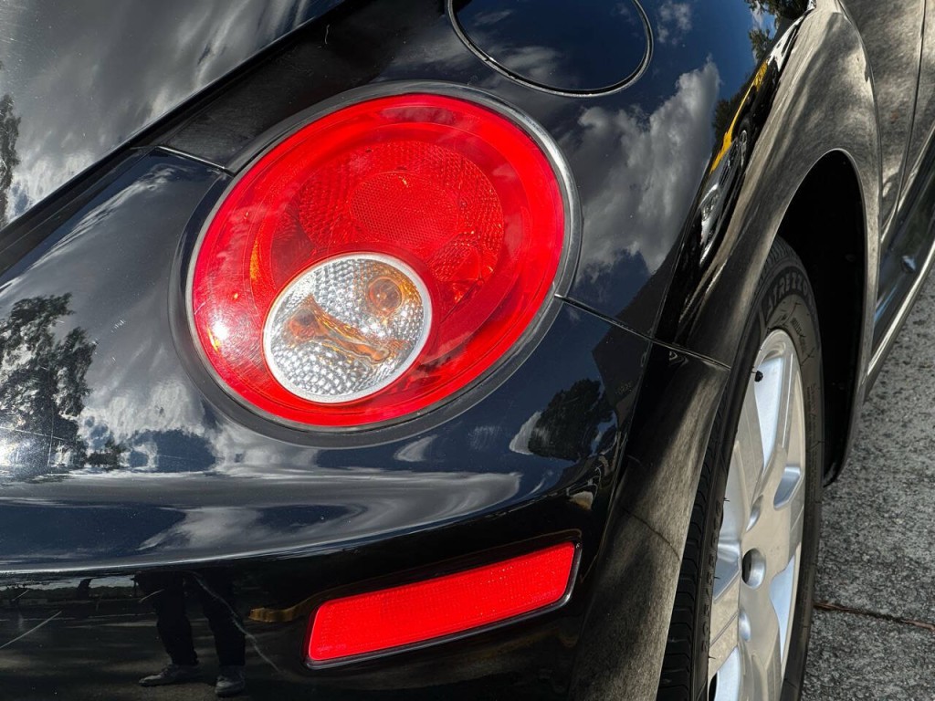 2007 Volkswagen Beetle Image 8