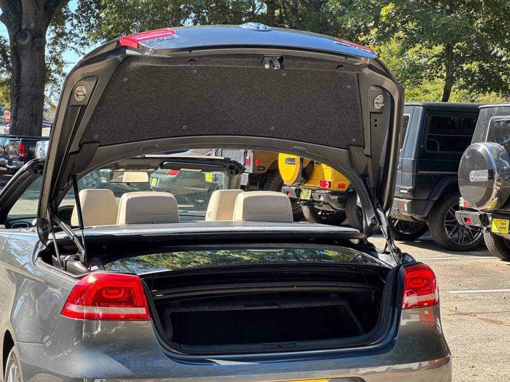 2014 Volkswagen Eos Image 16
