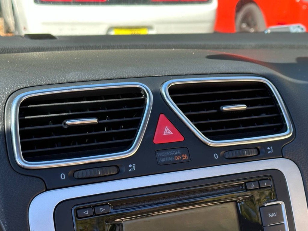 2014 Volkswagen Eos Image 9
