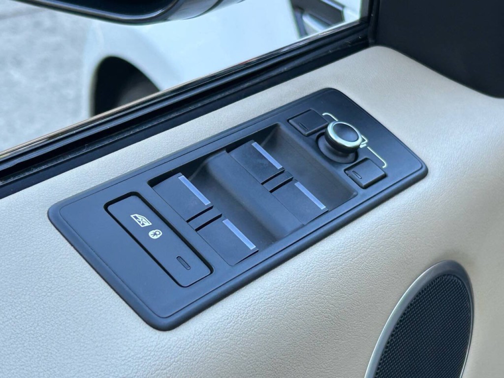 2017 Land Rover Range Rover Sport Image 25