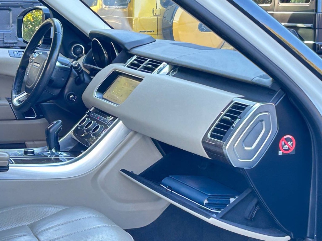 2017 Land Rover Range Rover Sport Image 38