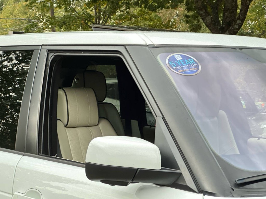 2012 Land Rover Range Rover Image 14