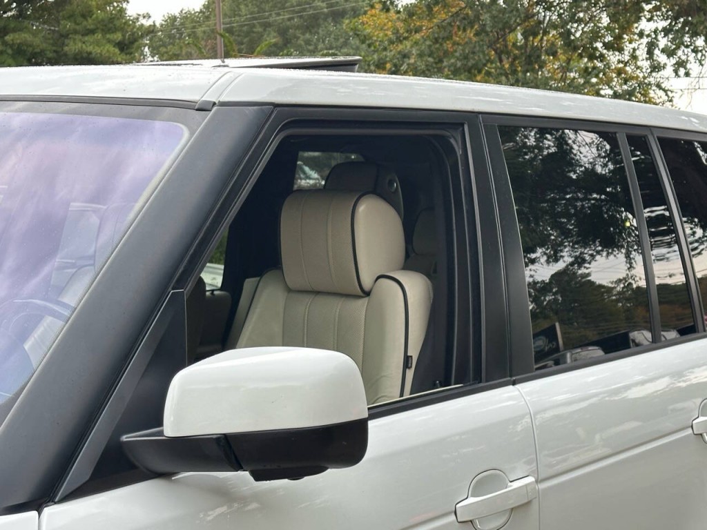 2012 Land Rover Range Rover Image 15