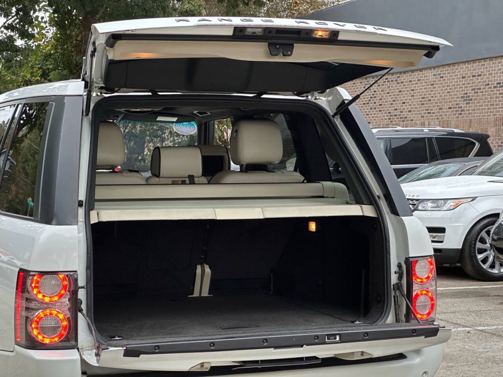 2012 Land Rover Range Rover Image 17