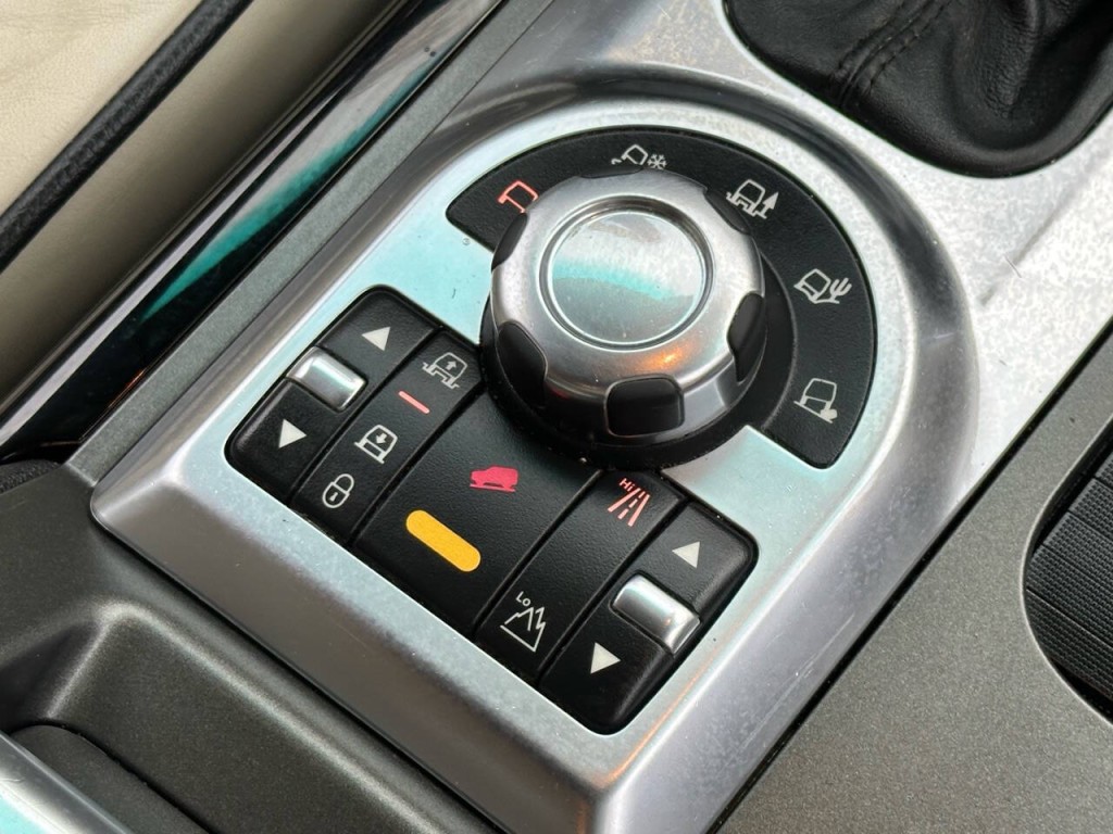 2012 Land Rover Range Rover Image 23